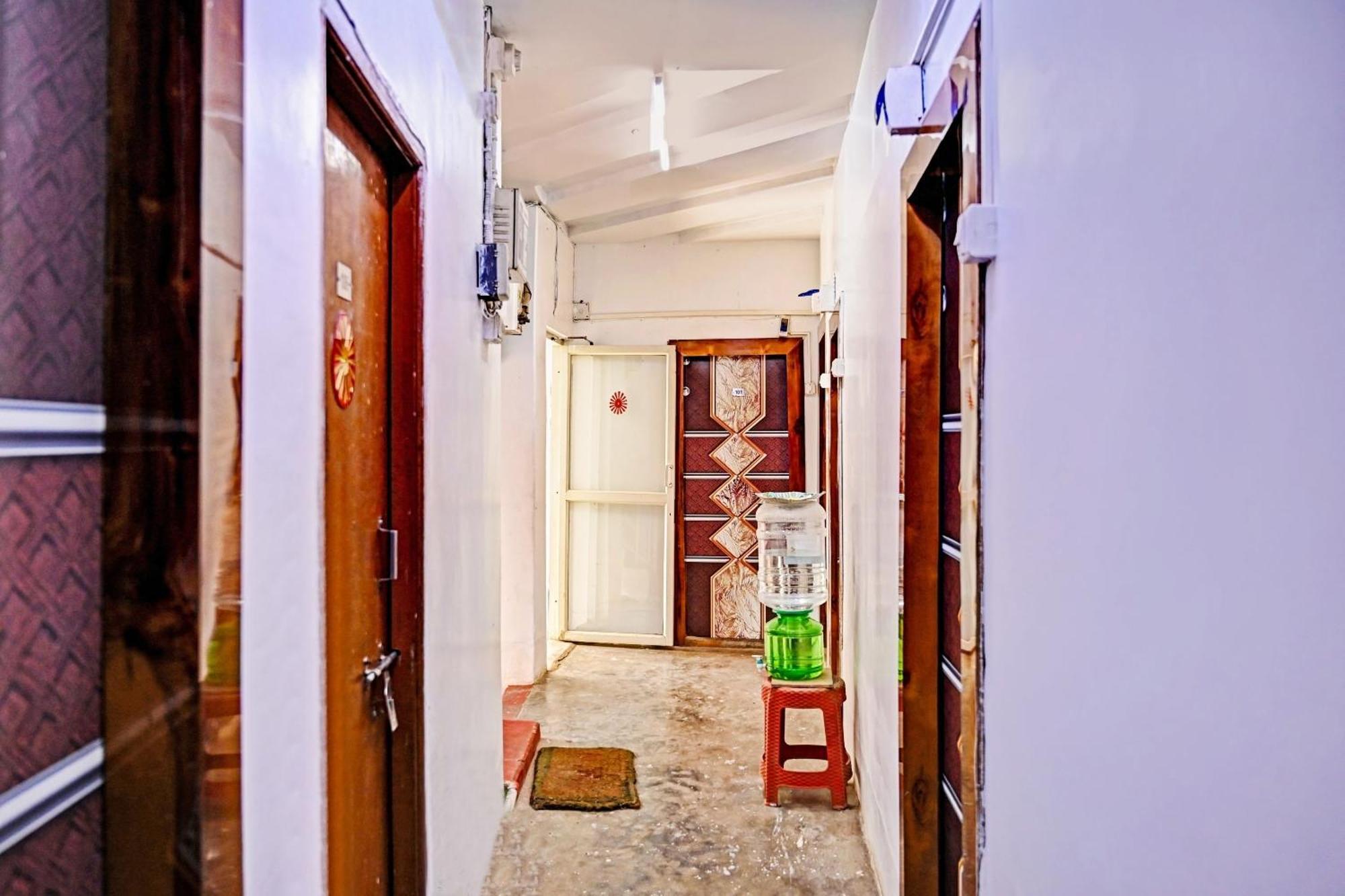 Hotel O Om Shanti Inn Калькутта Экстерьер фото